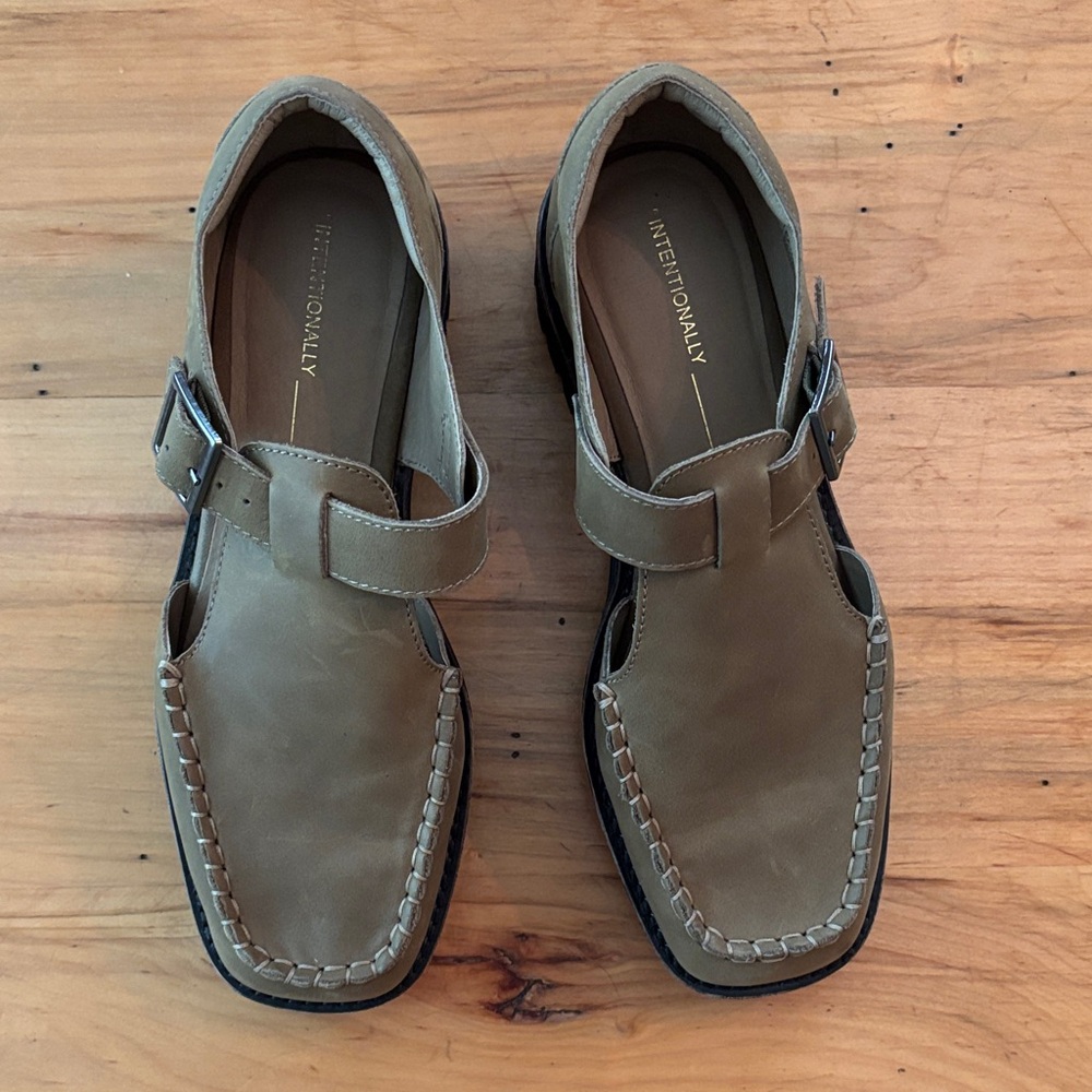 INTENTIONALLY BLANK Women’s olive Mary Jane Loafers